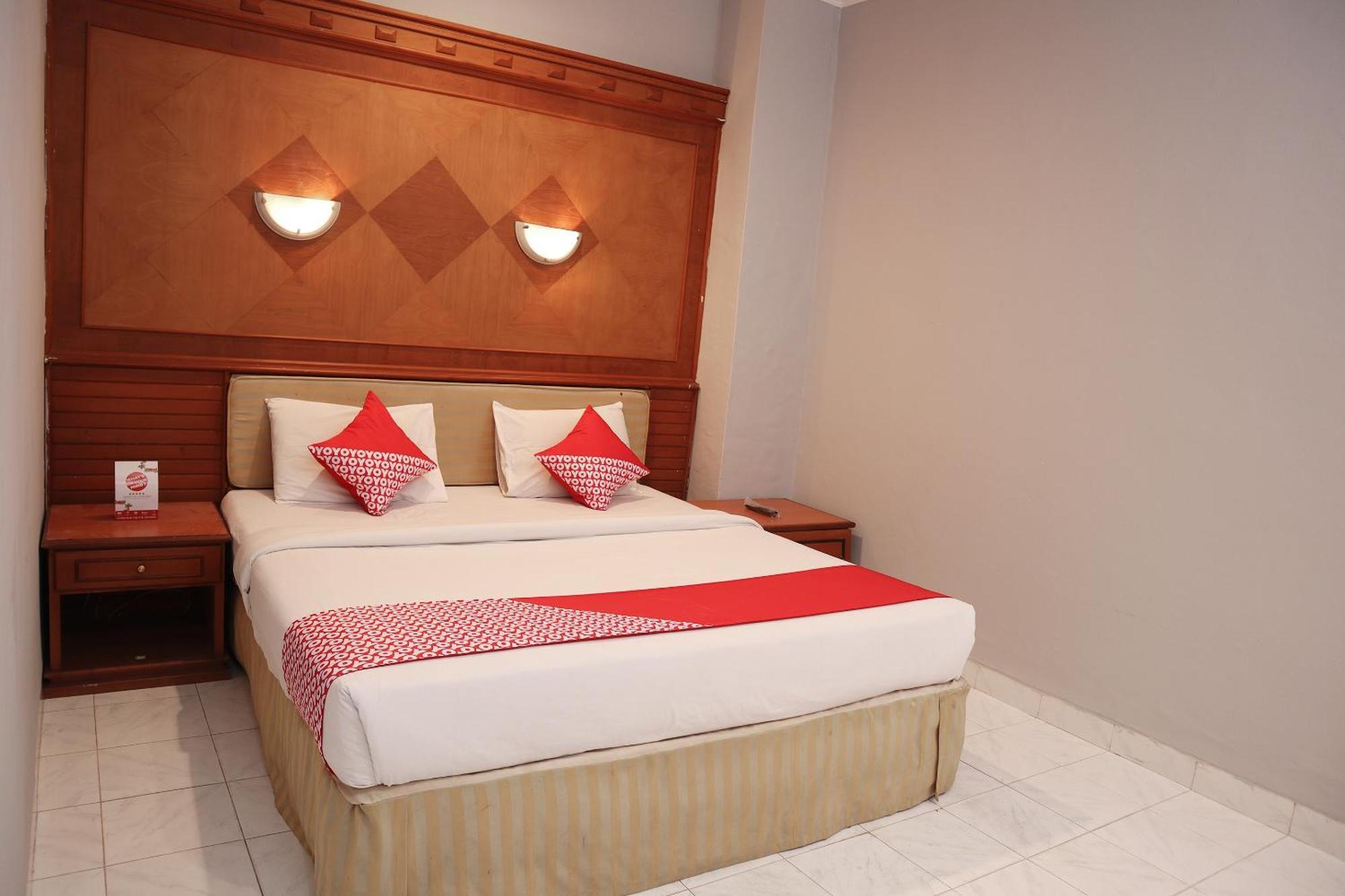 Oyo 742 Mona Plaza Hotel Pekanbaru Kültér fotó