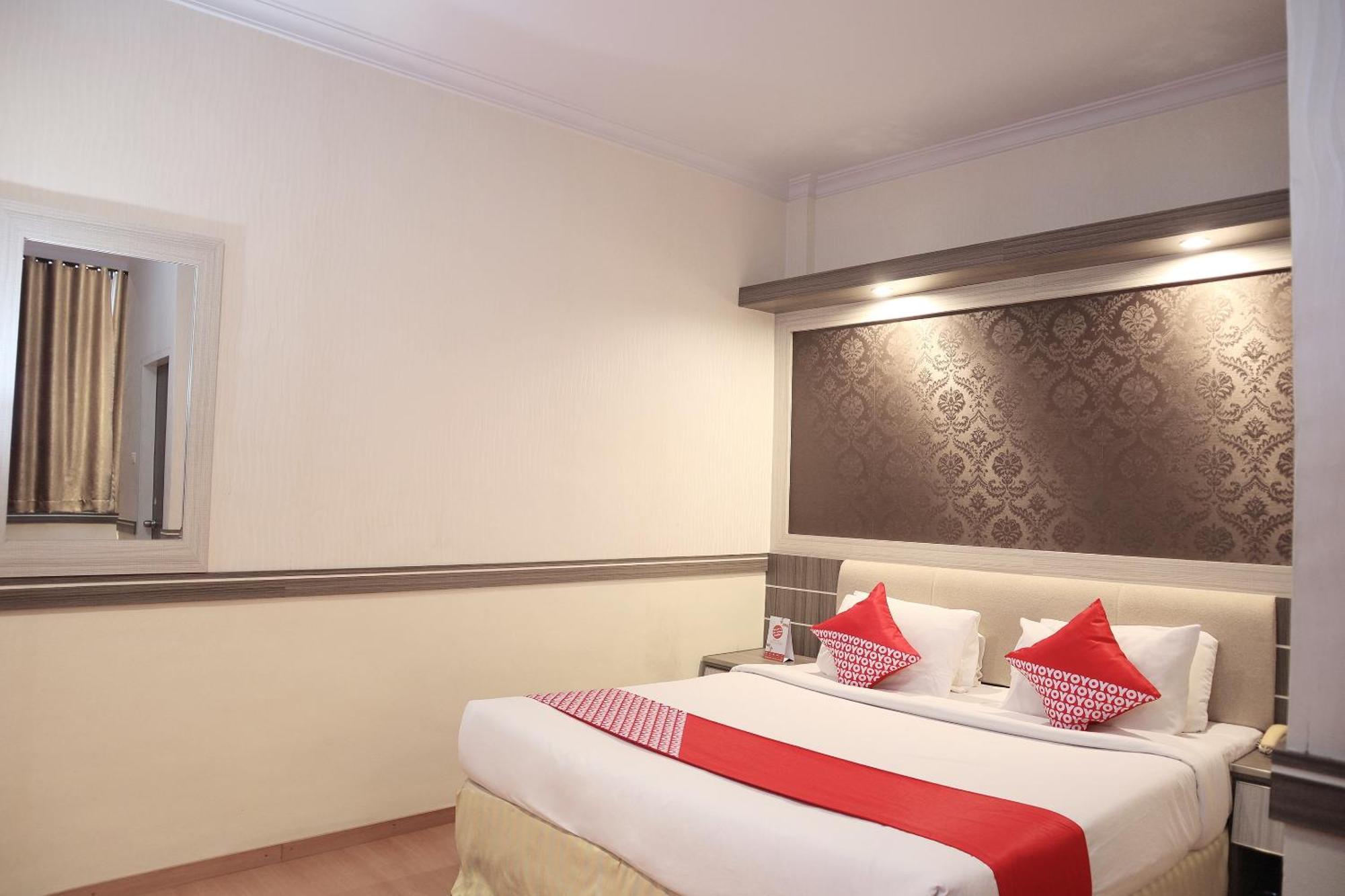 Oyo 742 Mona Plaza Hotel Pekanbaru Kültér fotó