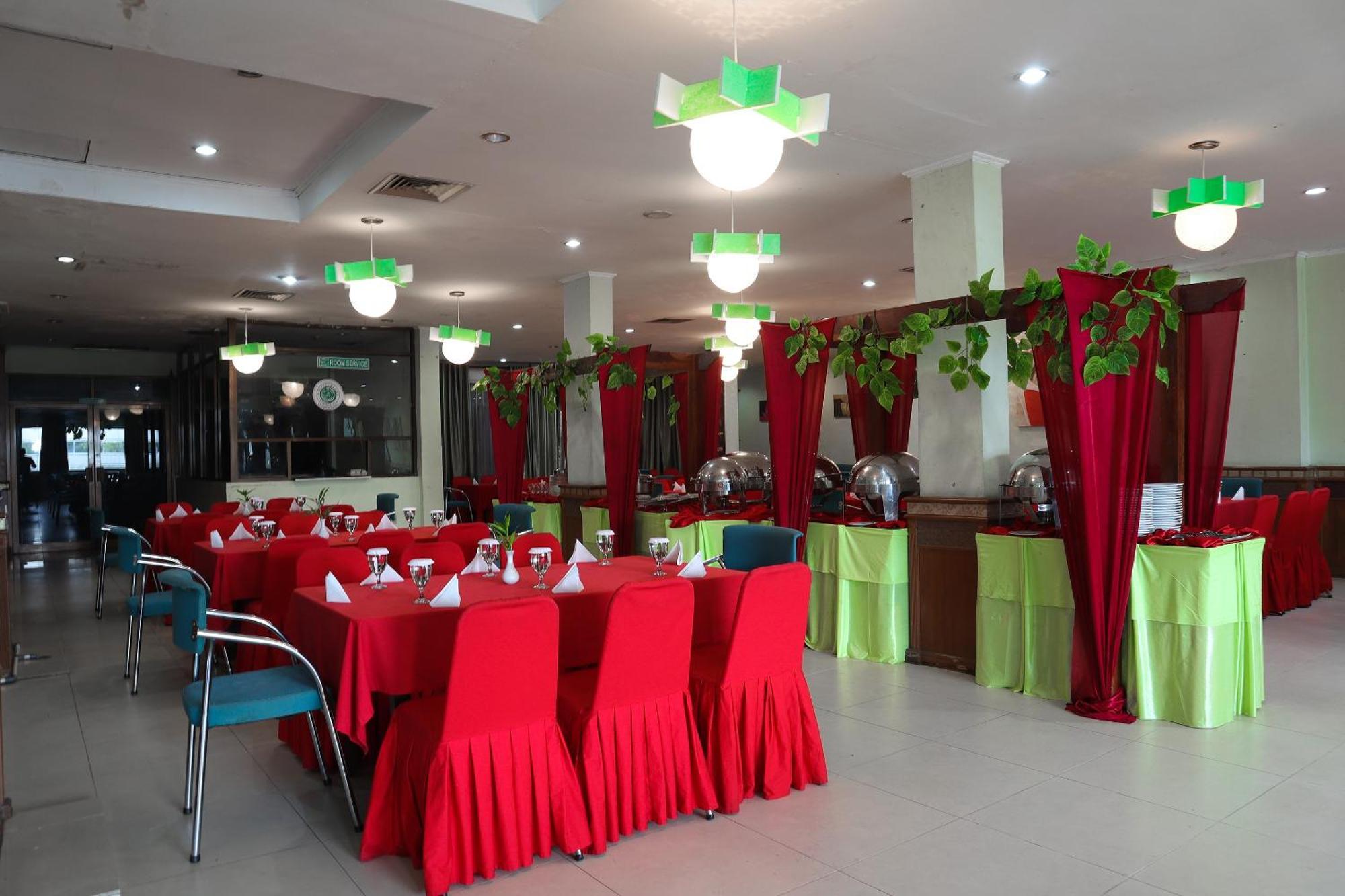 Oyo 742 Mona Plaza Hotel Pekanbaru Kültér fotó