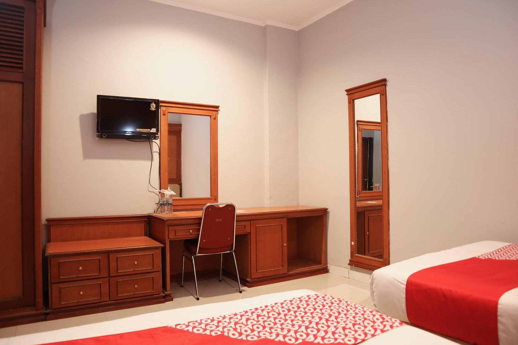 Oyo 742 Mona Plaza Hotel Pekanbaru Kültér fotó