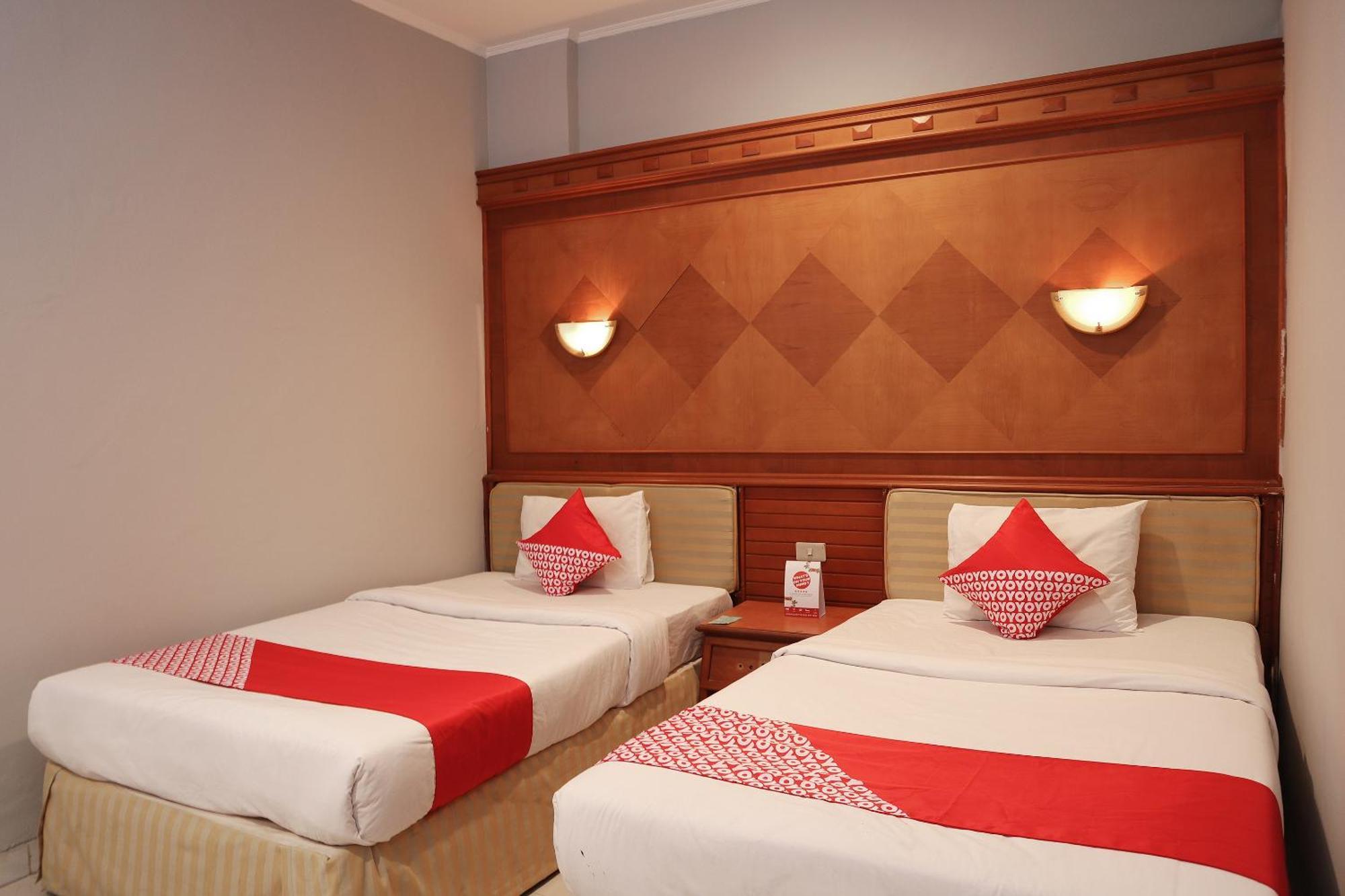 Oyo 742 Mona Plaza Hotel Pekanbaru Kültér fotó