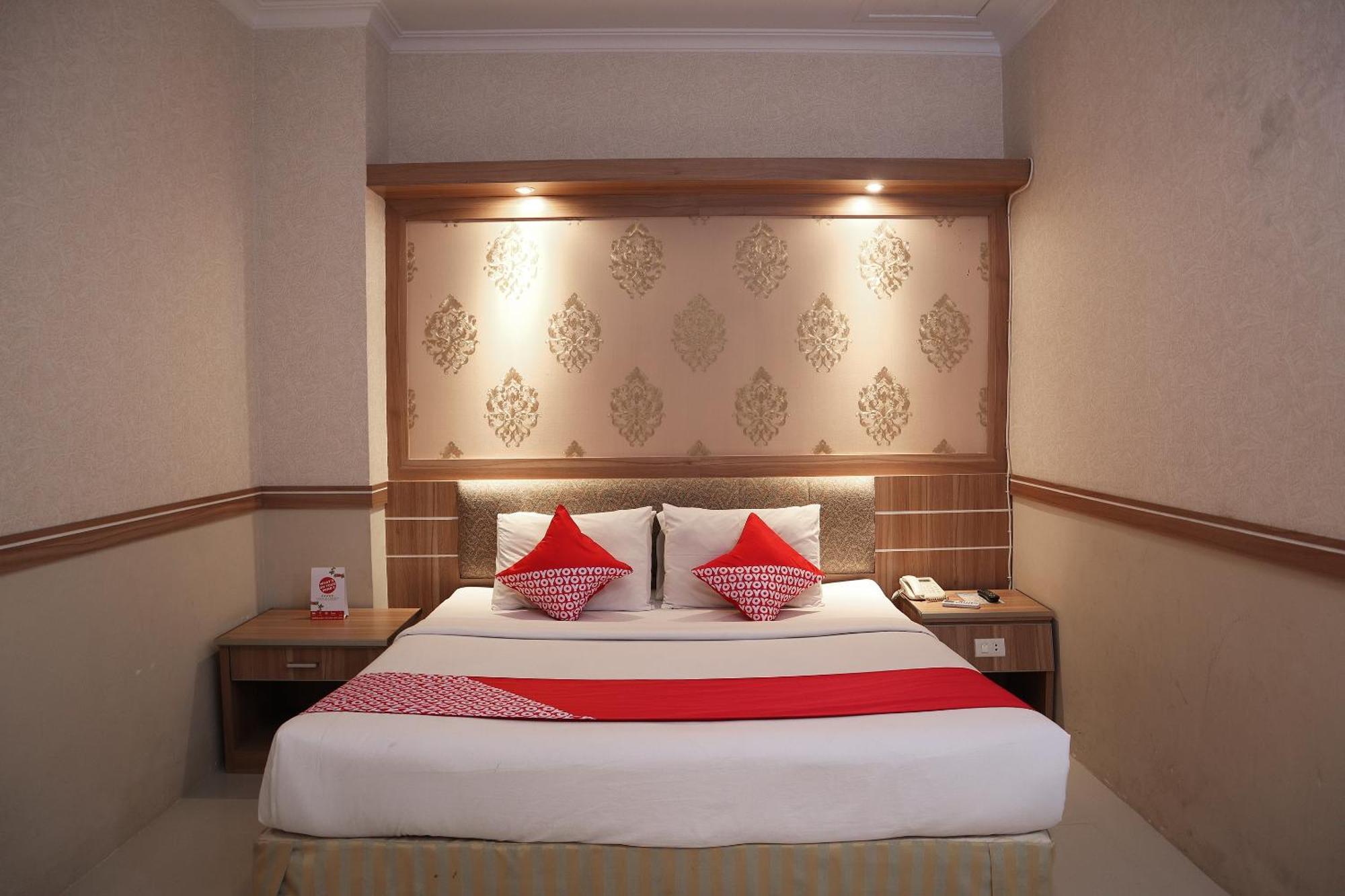 Oyo 742 Mona Plaza Hotel Pekanbaru Kültér fotó