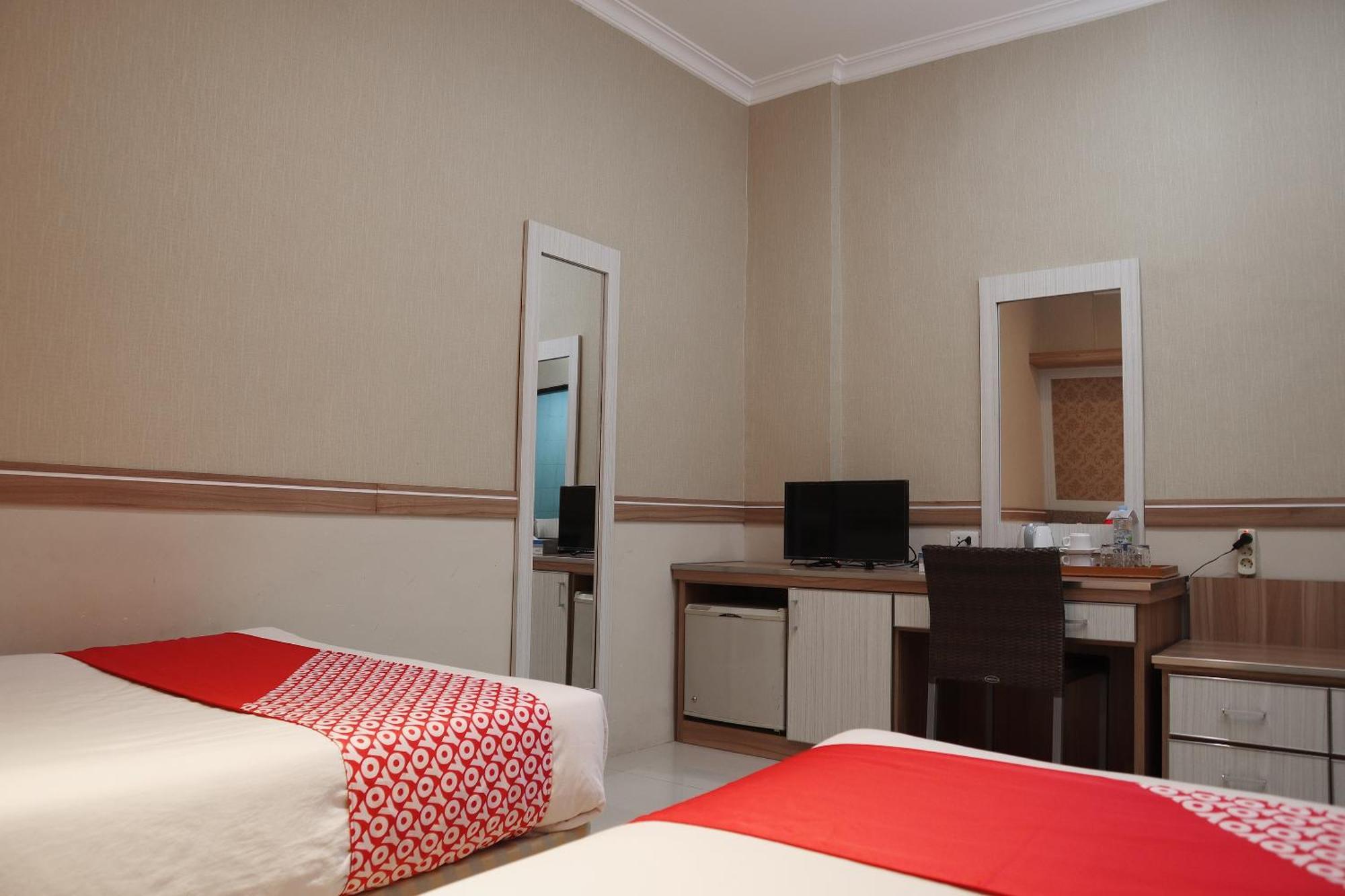 Oyo 742 Mona Plaza Hotel Pekanbaru Kültér fotó