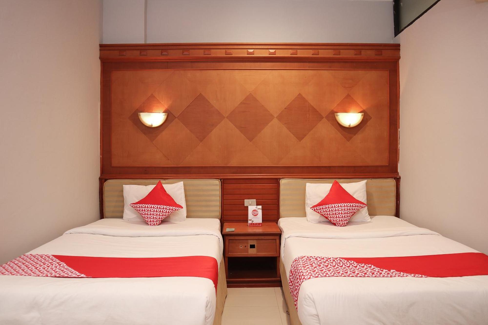 Oyo 742 Mona Plaza Hotel Pekanbaru Kültér fotó