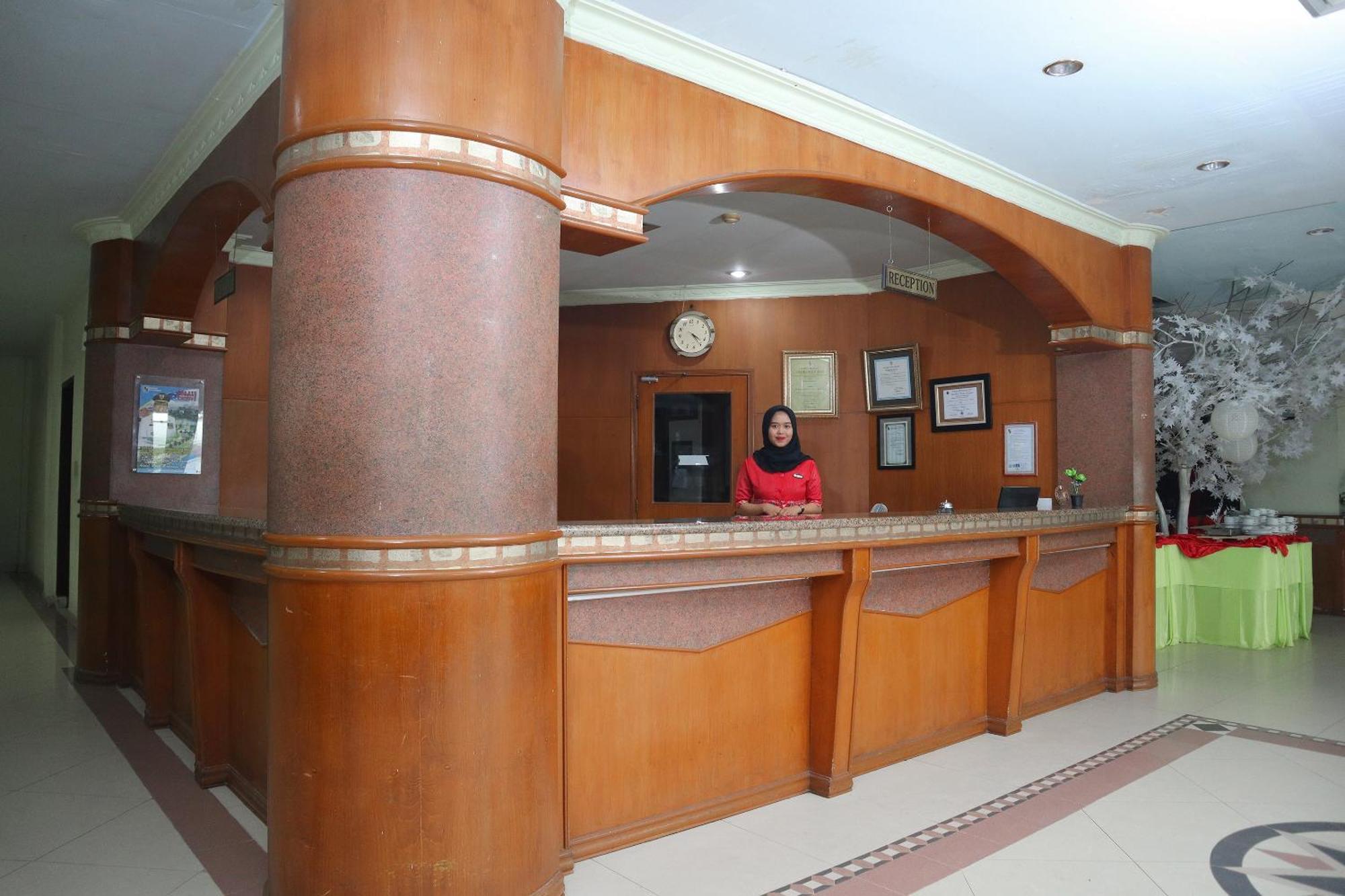 Oyo 742 Mona Plaza Hotel Pekanbaru Kültér fotó