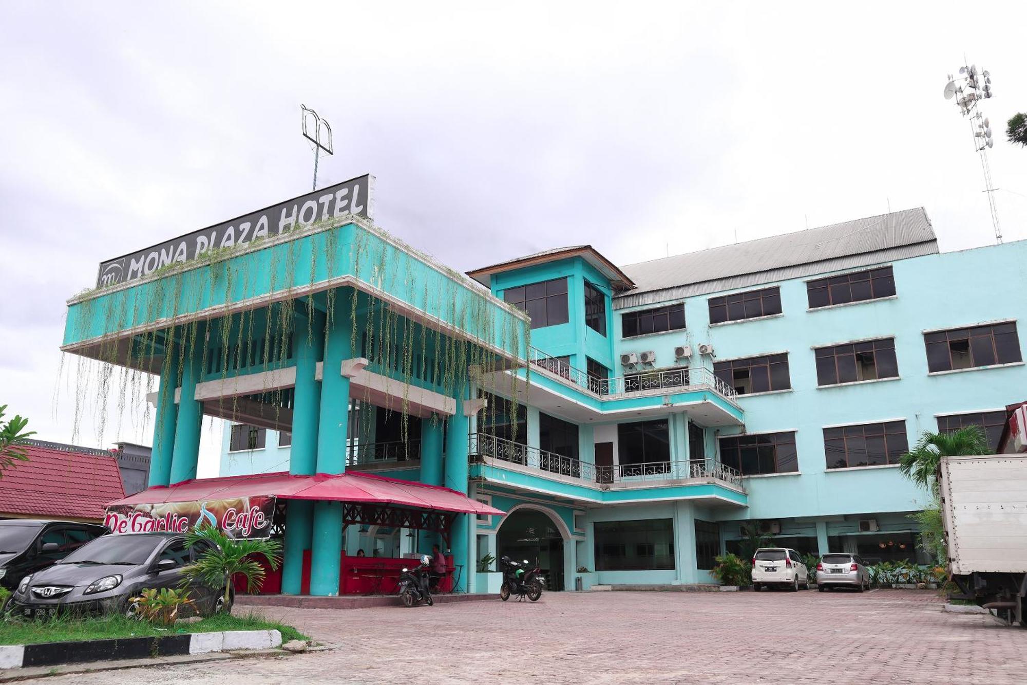 Oyo 742 Mona Plaza Hotel Pekanbaru Kültér fotó