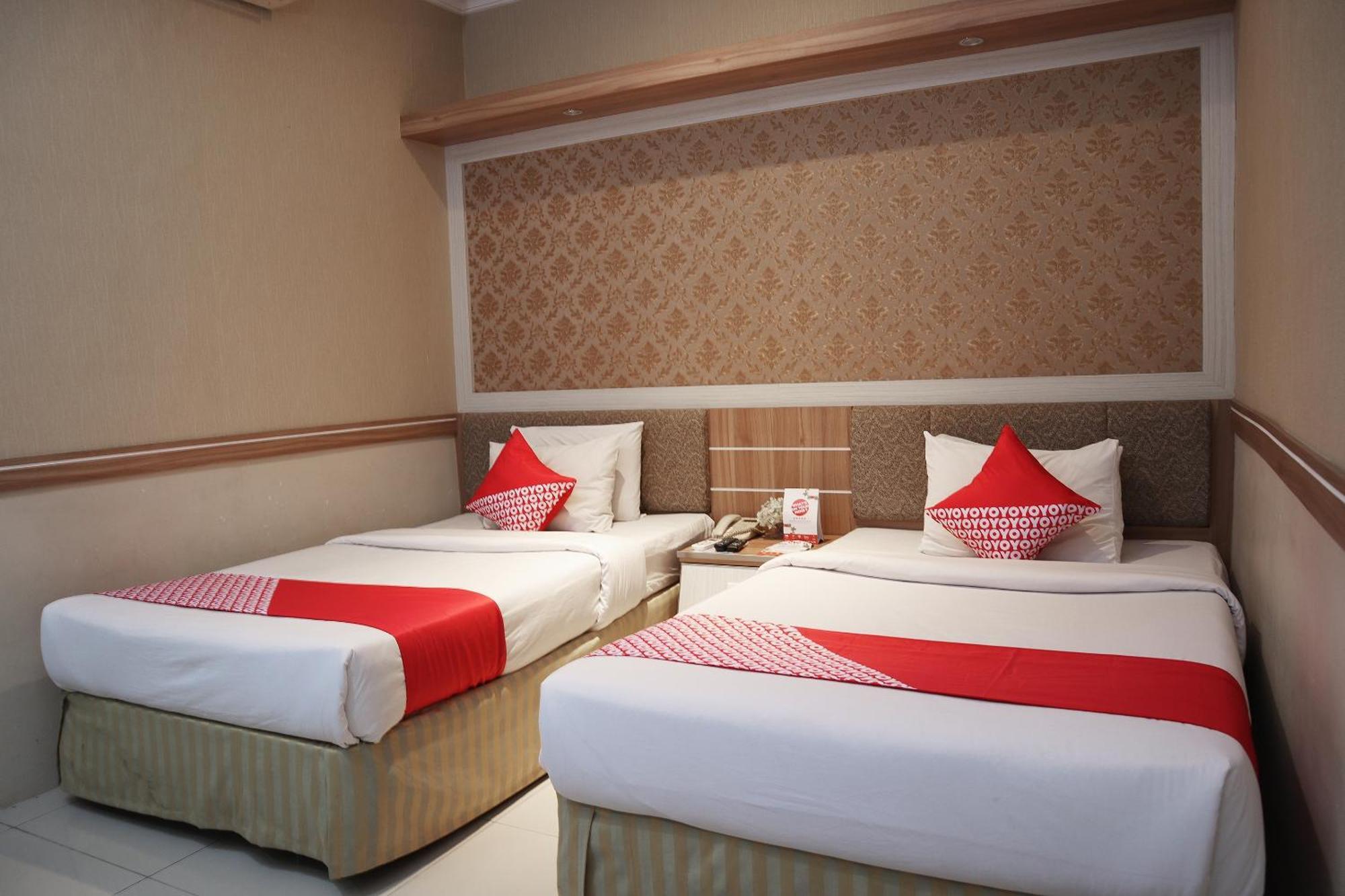 Oyo 742 Mona Plaza Hotel Pekanbaru Kültér fotó