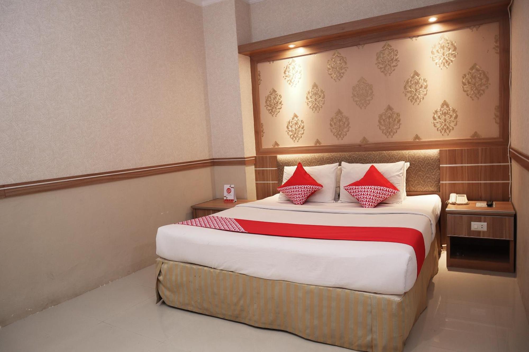 Oyo 742 Mona Plaza Hotel Pekanbaru Kültér fotó