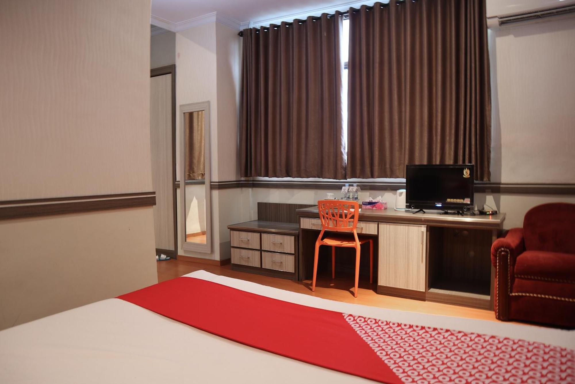 Oyo 742 Mona Plaza Hotel Pekanbaru Kültér fotó