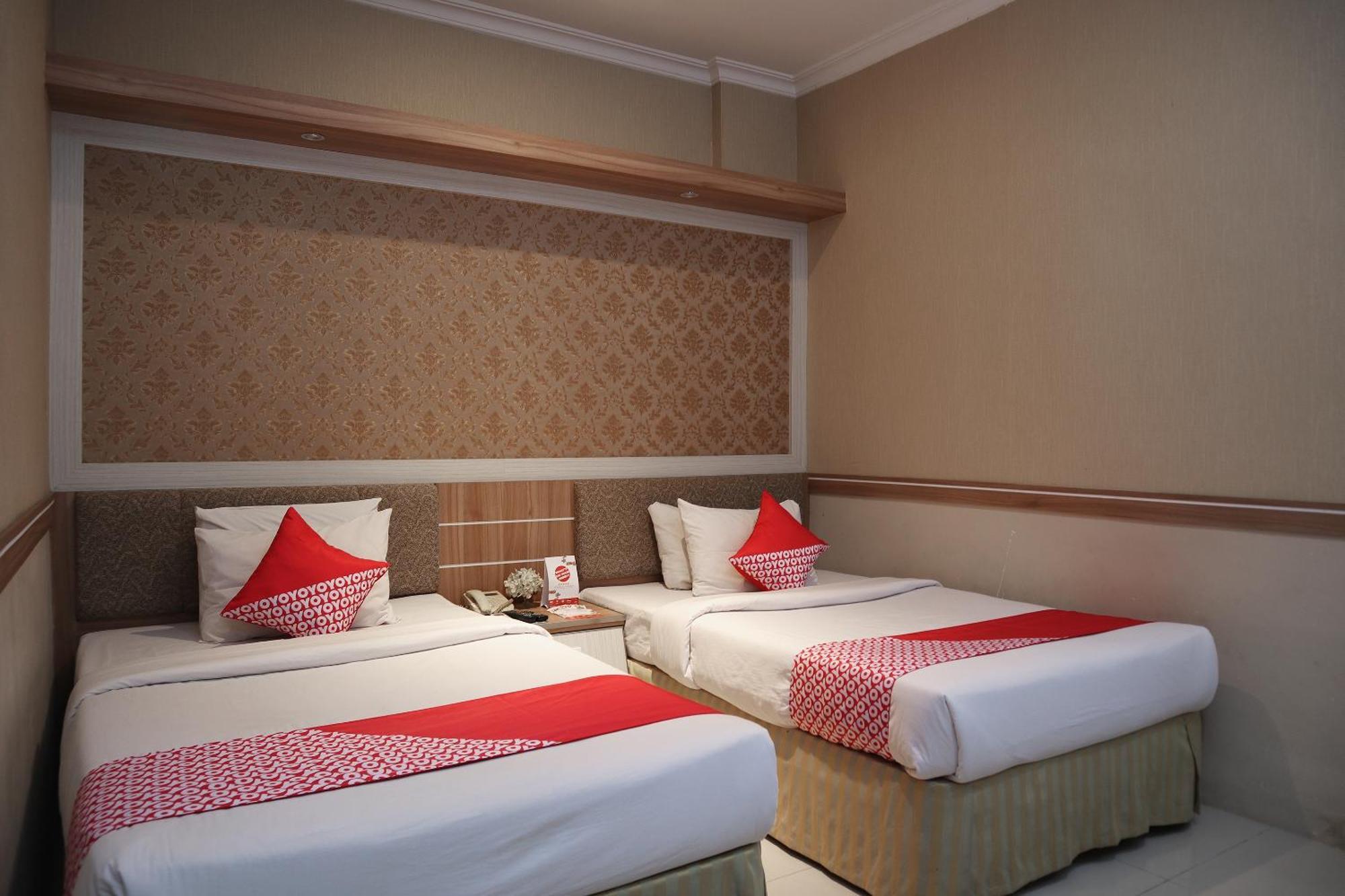 Oyo 742 Mona Plaza Hotel Pekanbaru Kültér fotó