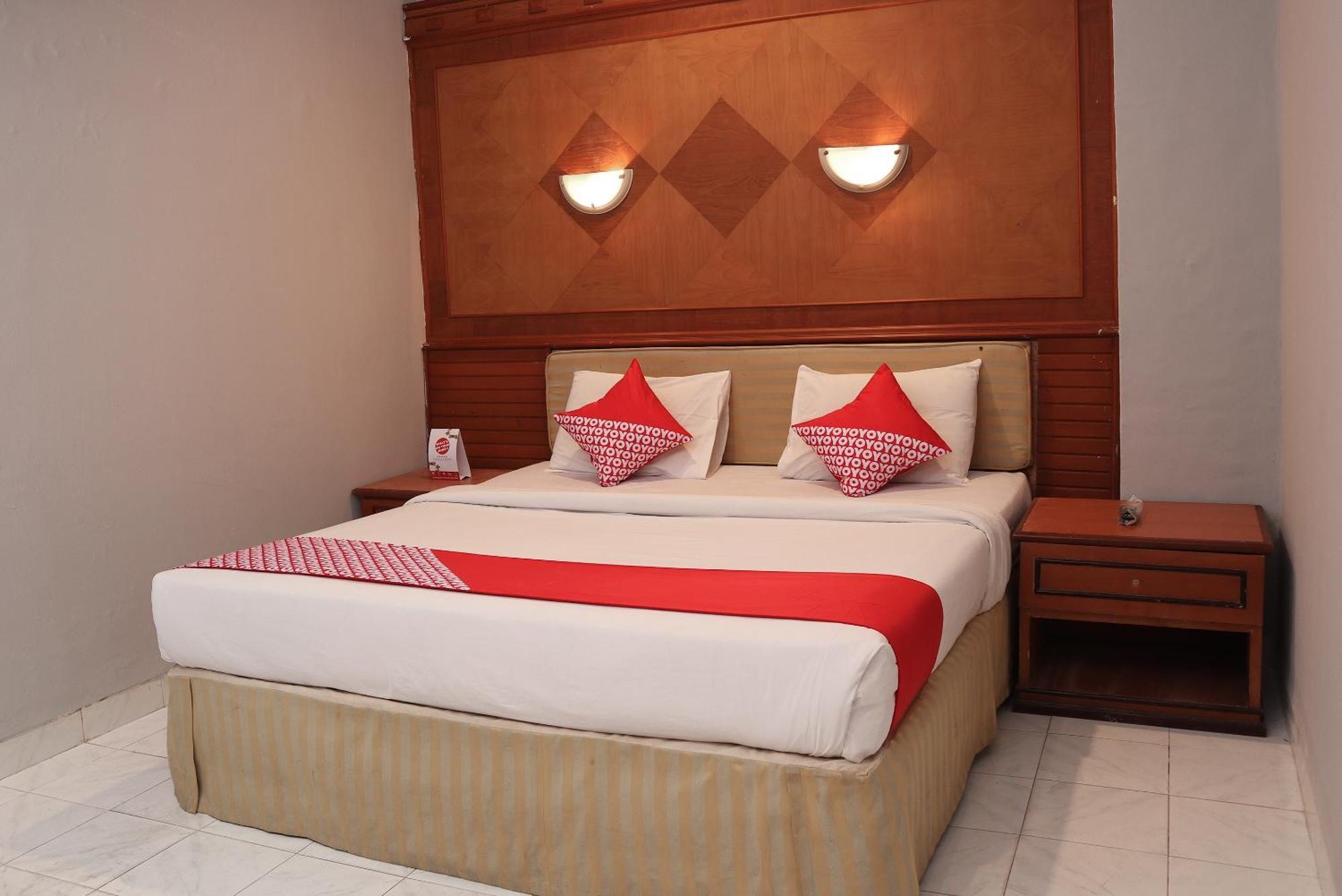 Oyo 742 Mona Plaza Hotel Pekanbaru Kültér fotó