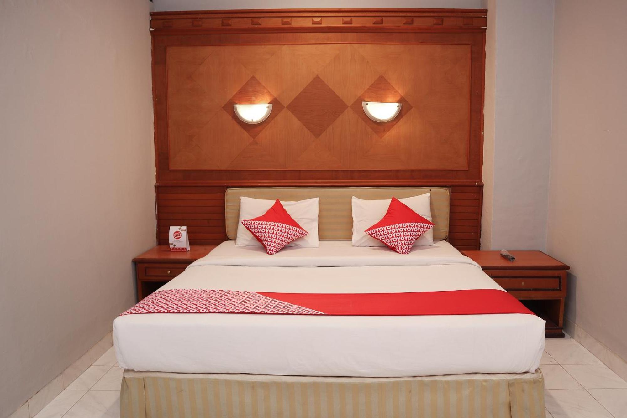 Oyo 742 Mona Plaza Hotel Pekanbaru Kültér fotó