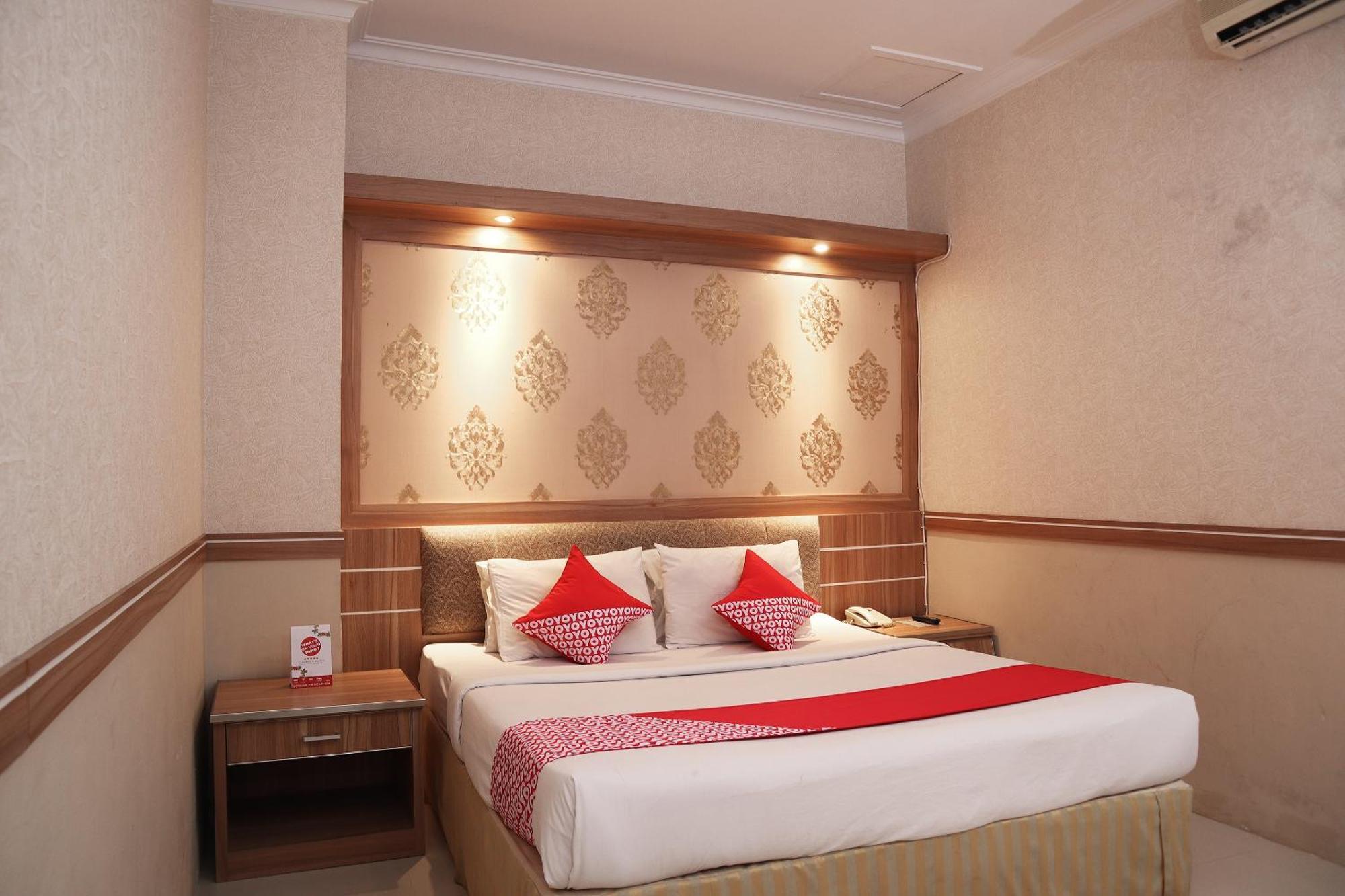 Oyo 742 Mona Plaza Hotel Pekanbaru Kültér fotó
