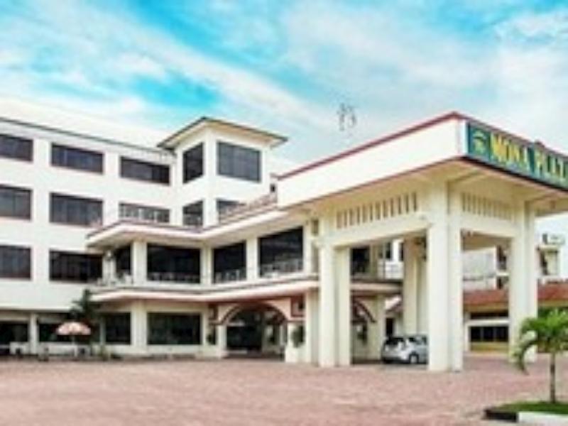 Oyo 742 Mona Plaza Hotel Pekanbaru Kültér fotó