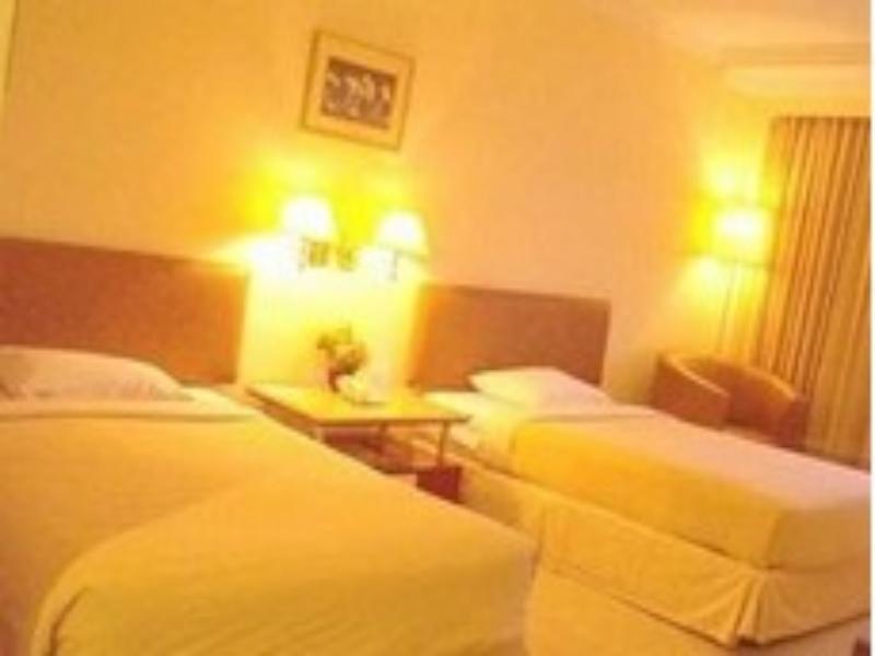 Oyo 742 Mona Plaza Hotel Pekanbaru Kültér fotó